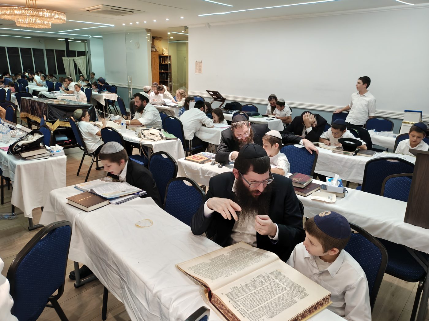 Community Torah learning in the study hall